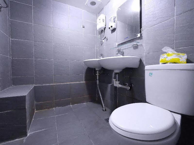 Hostel Feng Chia House Taichung Exterior foto