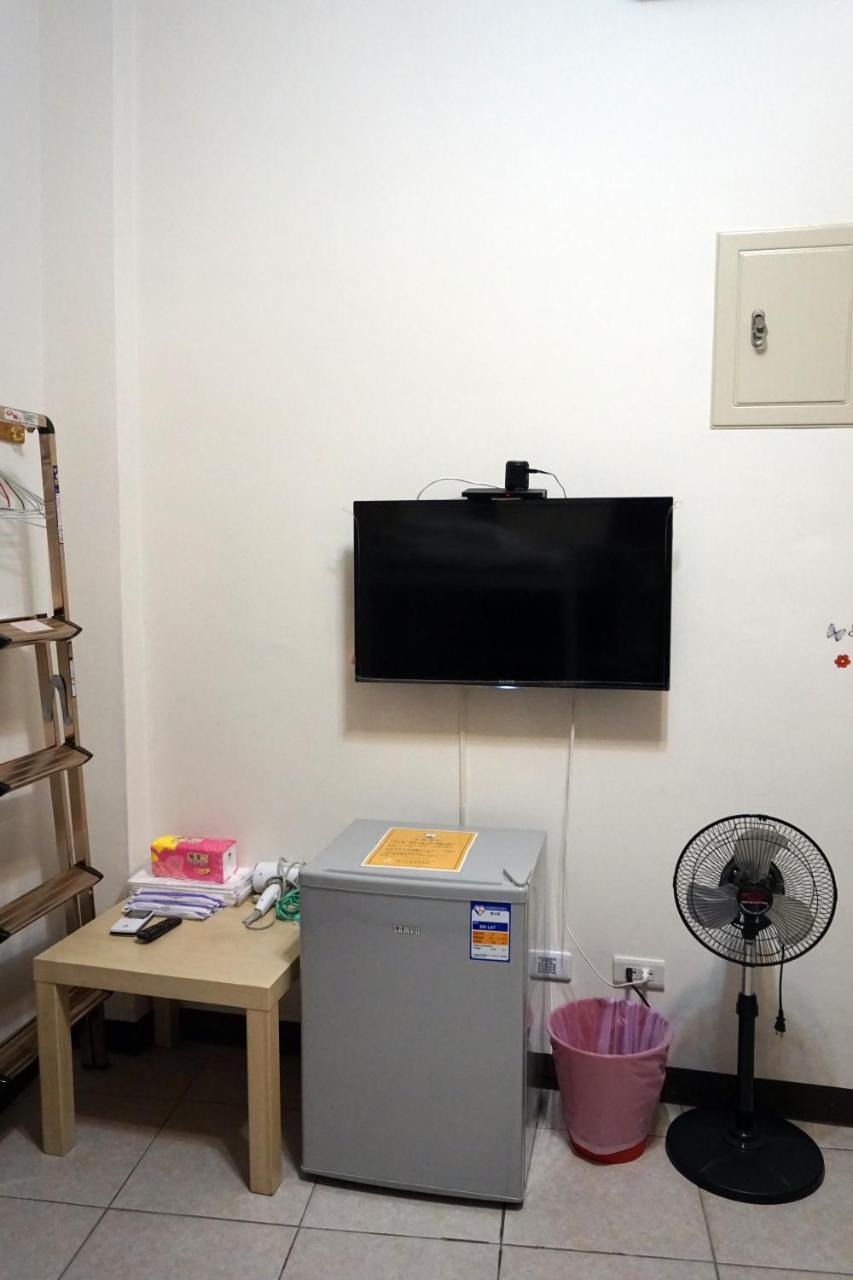 Hostel Feng Chia House Taichung Exterior foto