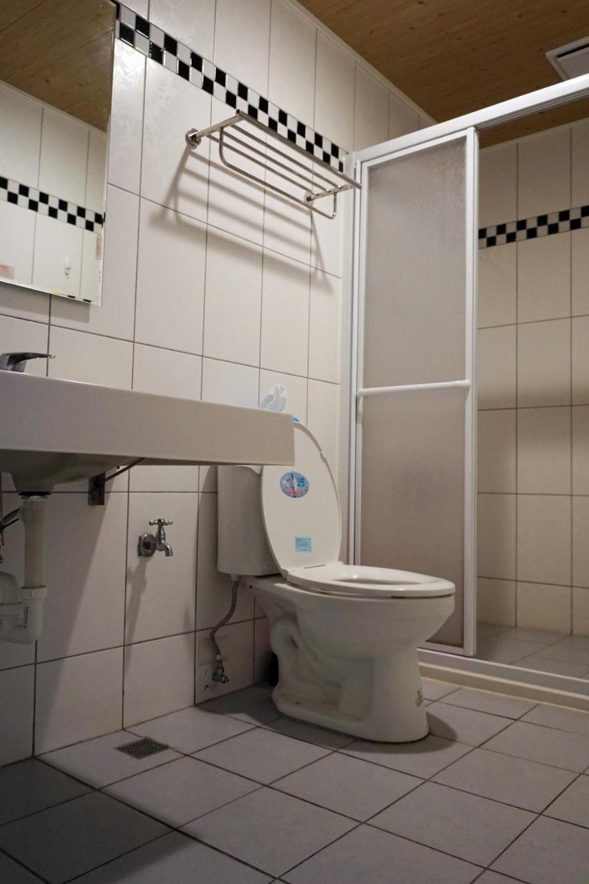 Hostel Feng Chia House Taichung Exterior foto